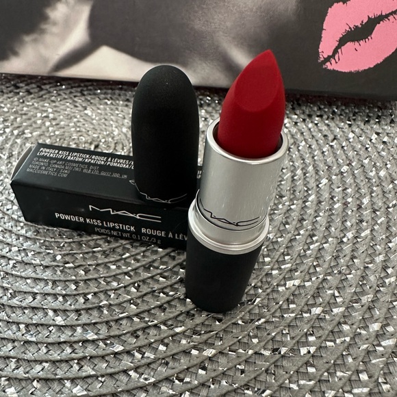 NWT MAC FULL SIZE WERK WERK WERK POWDER KISS LIPSTICK NEW in BOX - Picture 2 of 4